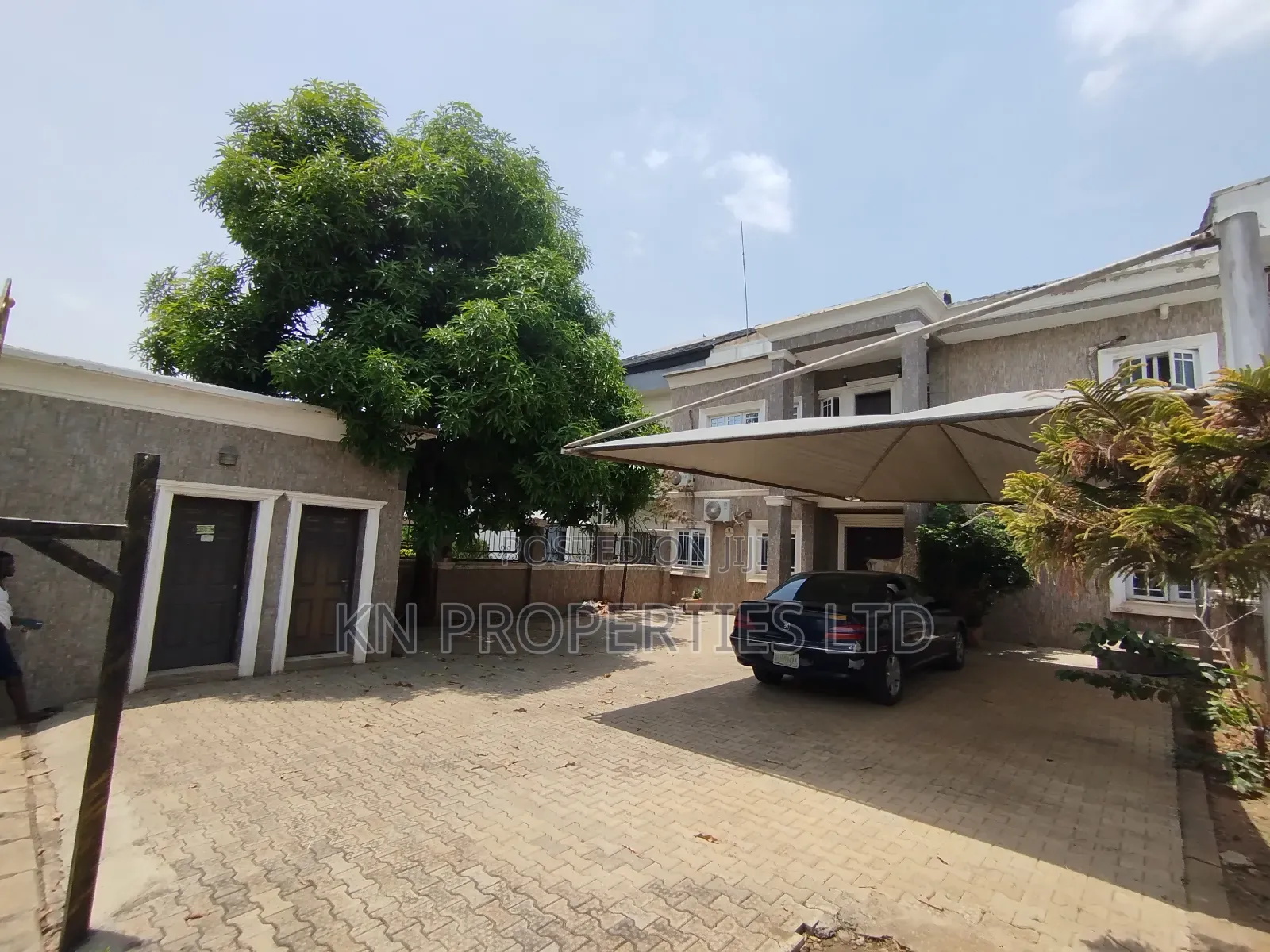 4bdrm Duplex in Apo District for sale in Apo District