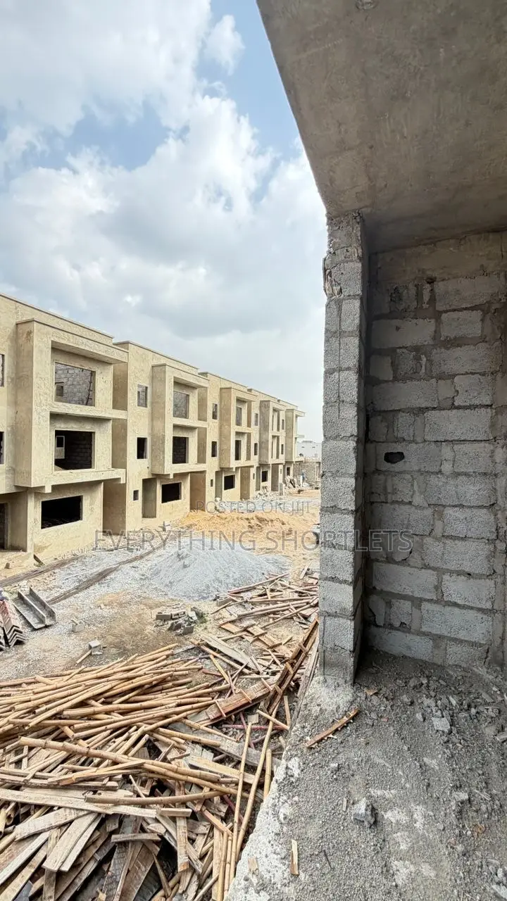4 Bedroom Terrace Duplex in Katampe