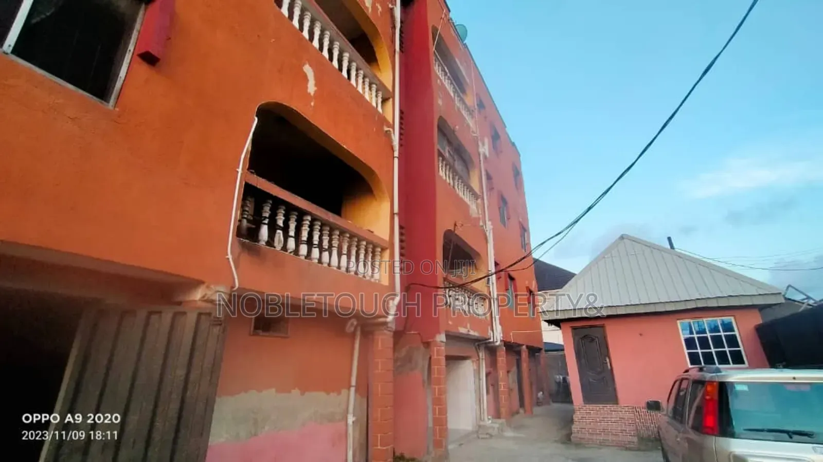 3bdrm Block of Flats in Satellite Town Lagos for sale in Satellite Town
