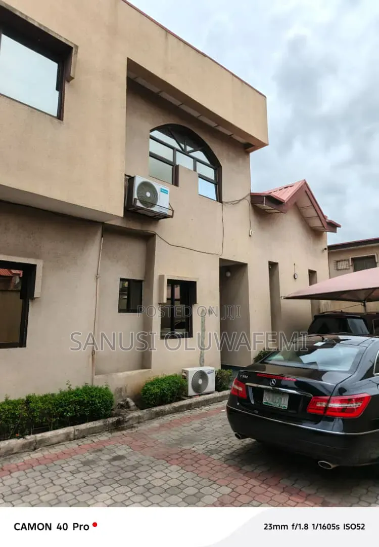 5bdrm Duplex in Alausa for sale in Alausa