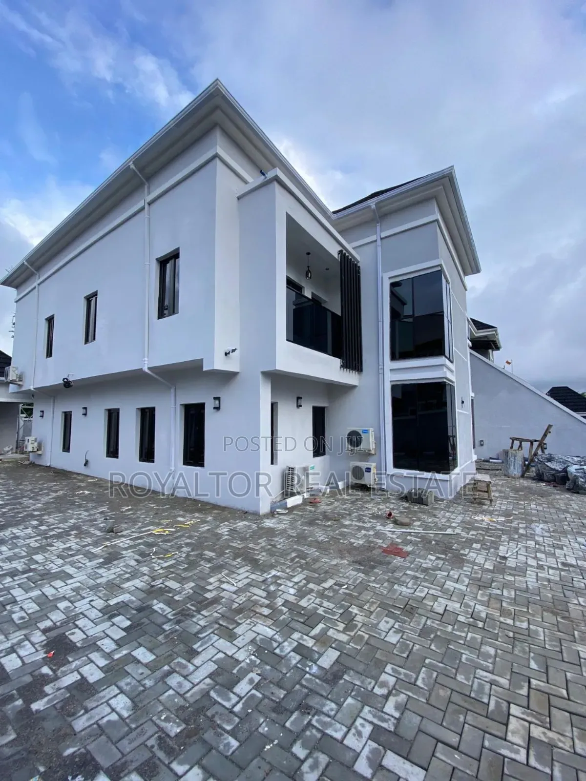 Furnished 5bdrm Duplex in Royaltor Real Estate, Life Camp for sale in Life Camp