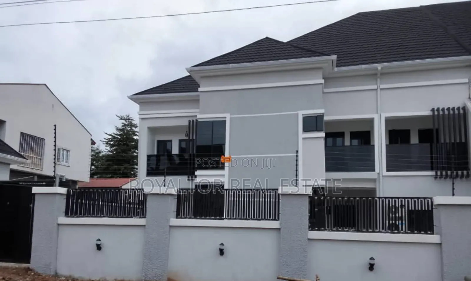 Furnished 5bdrm Duplex in Royaltor Real Estate, Life Camp for sale in Life Camp