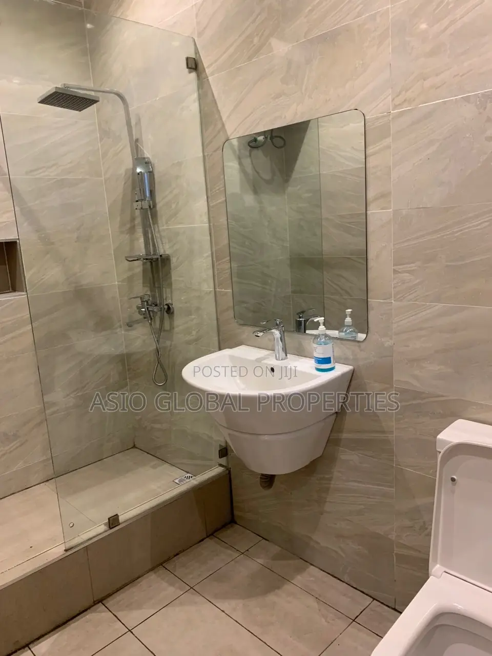 4-Bedroom Luxury Apartment With Pool at Lekki Phase 1 in Lekki Phase 1
