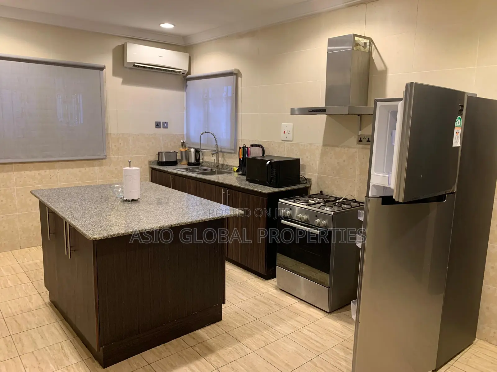 4-Bedroom Luxury Apartment With Pool at Lekki Phase 1 in Lekki Phase 1