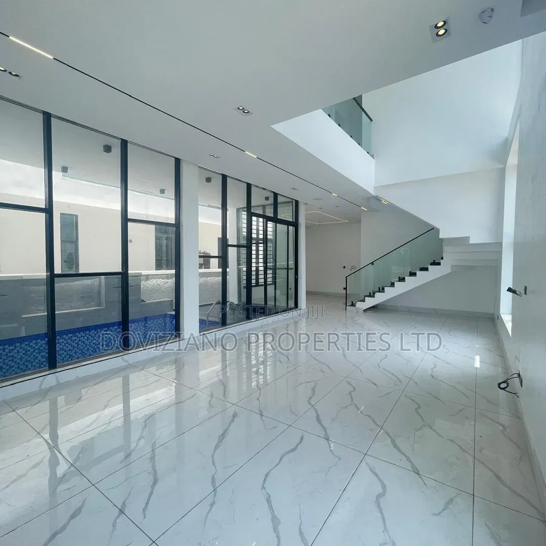 5bdrm Duplex in Ikota for sale in Ikota