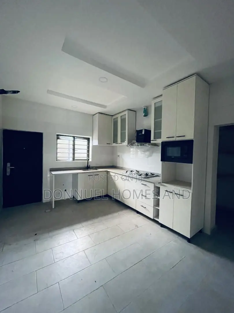 4bdrm Townhouse / Terrace in Lekki Expressway for rent in Lekki Expressway
