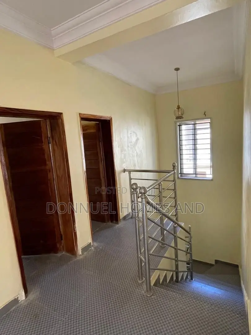 5bdrm Duplex in Ikota for rent in Ikota