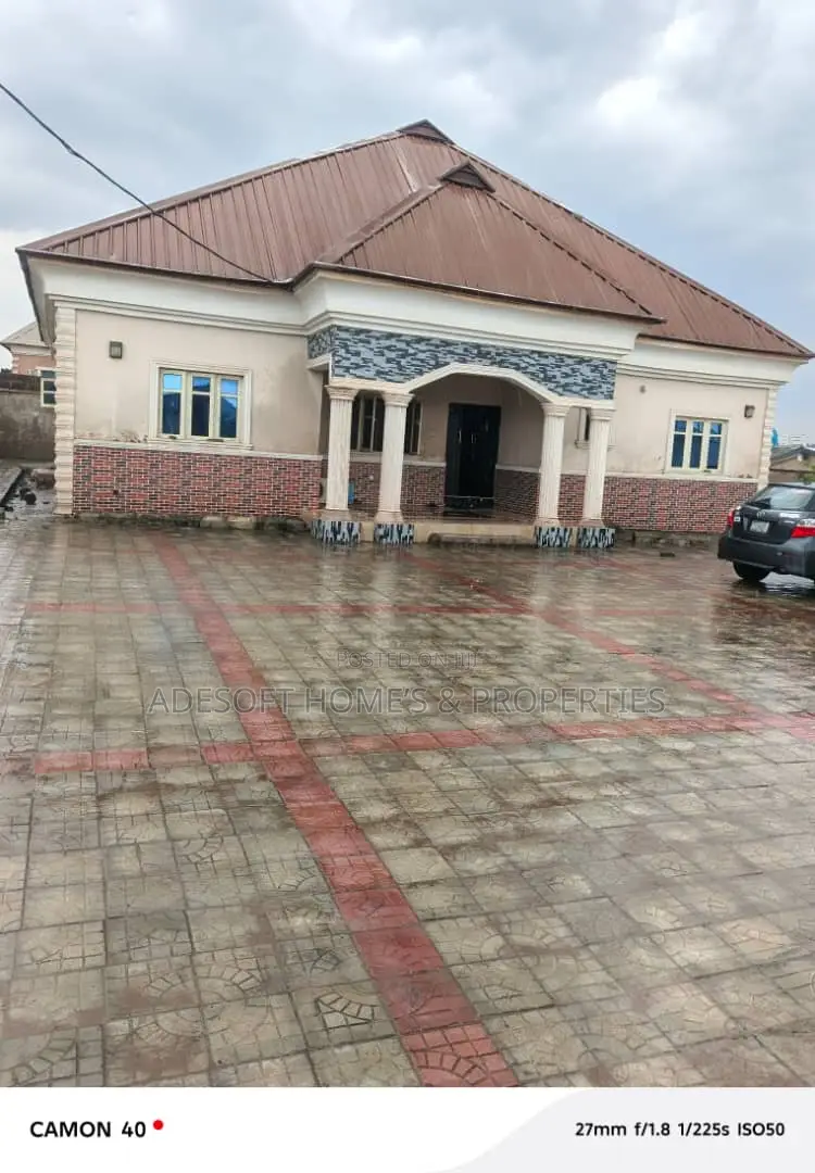 4bdrm Bungalow in Agara Estate, Oluyole for sale in Oluyole