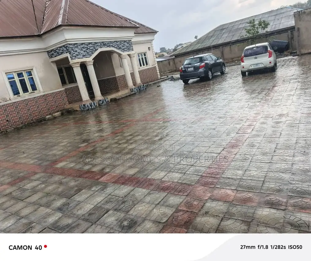 4bdrm Bungalow in Agara Estate, Oluyole for sale in Oluyole