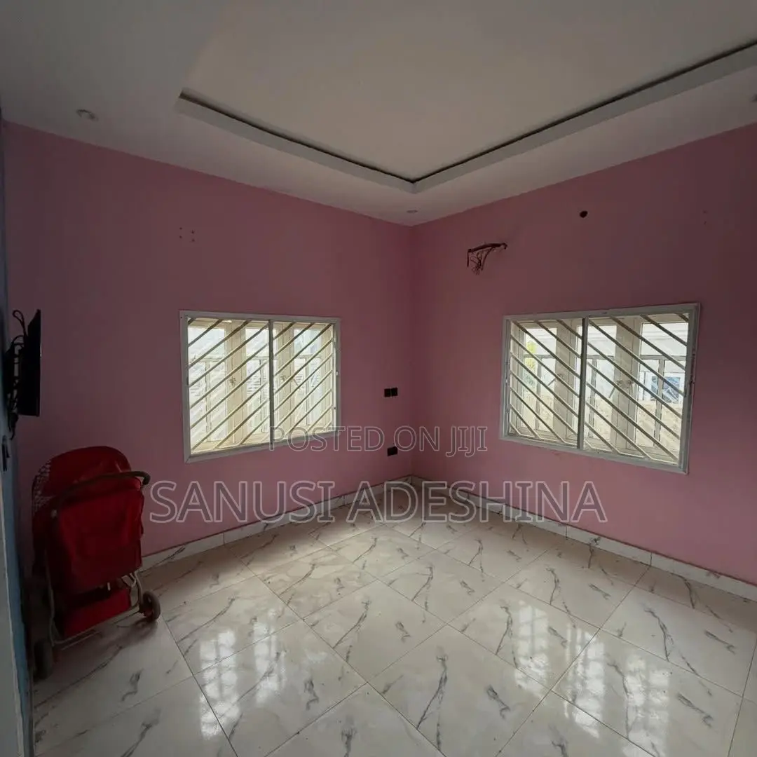 3bdrm Block of Flats in Utako Main,Fct Abuja for sale in Utako