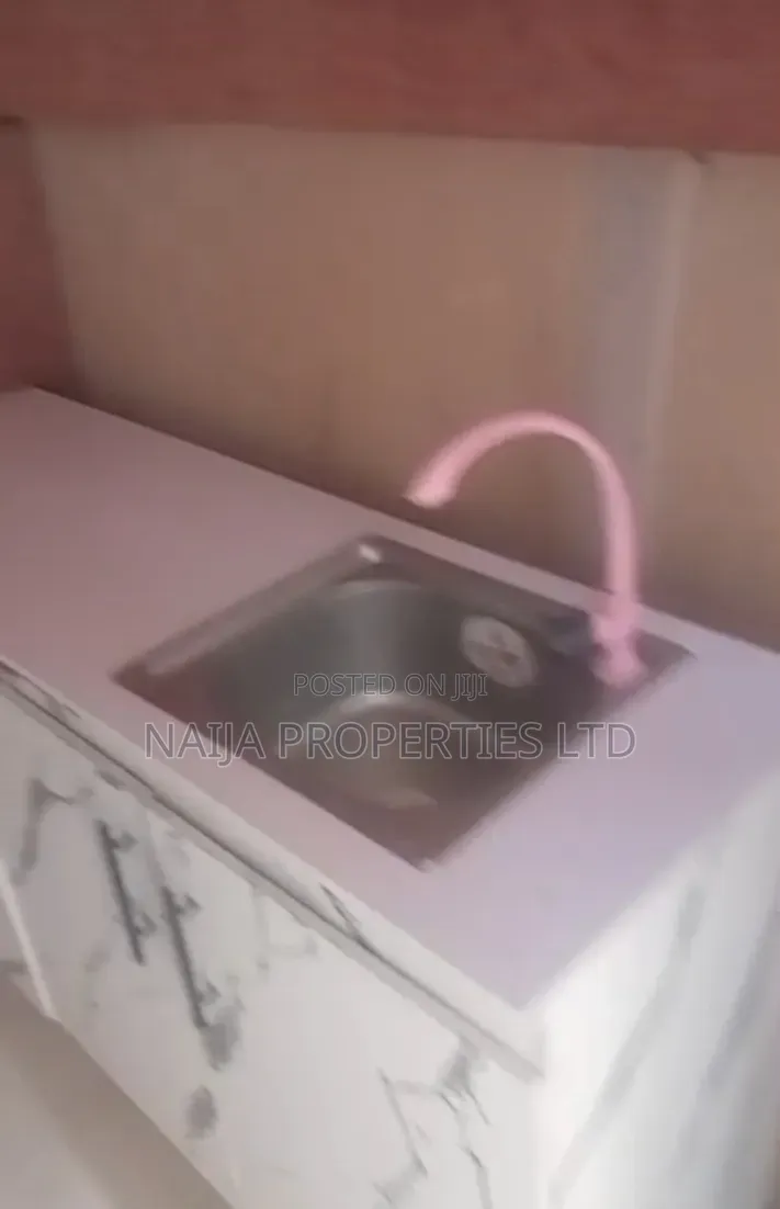 Studio Apartment in Bera Estate, Chevron for rent in Chevron
