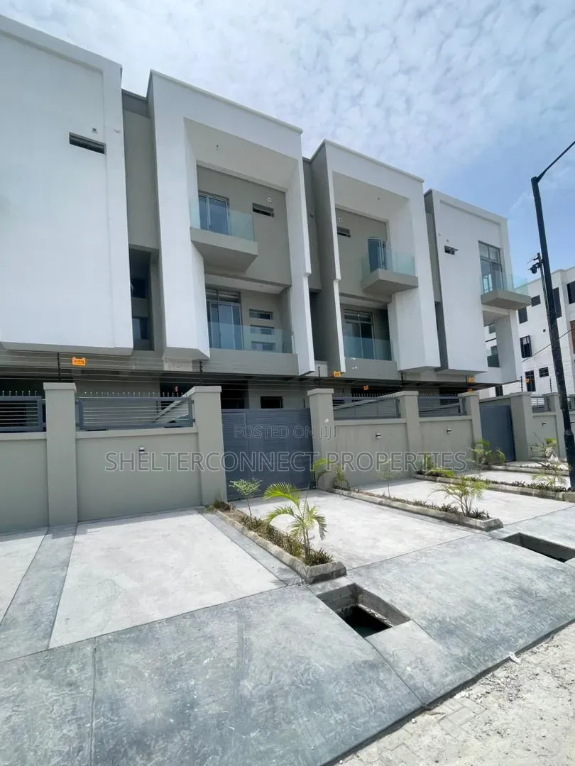 5bdrm Duplex in Lekki Phase 1 for sale in Lekki Phase 1