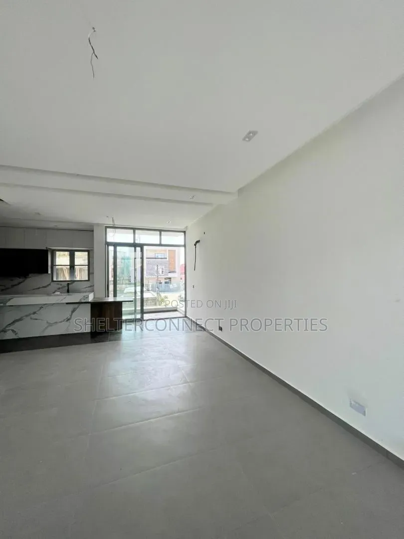 5bdrm Duplex in Lekki Phase 1 for sale in Lekki Phase 1