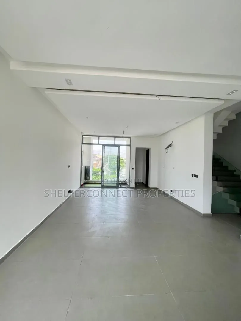 5bdrm Duplex in Lekki Phase 1 for sale in Lekki Phase 1