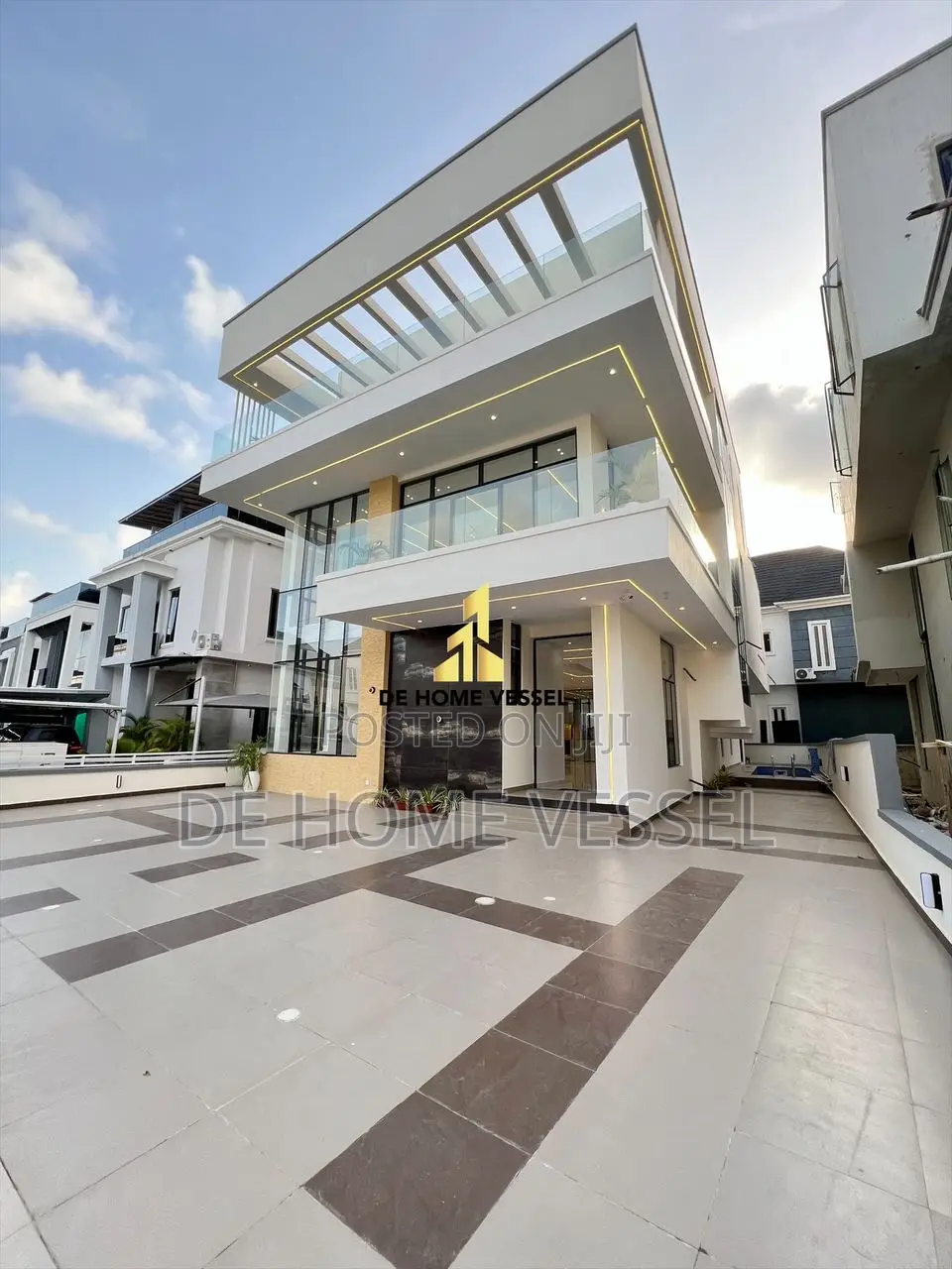 5bdrm Duplex in Ikota for sale in Ikota