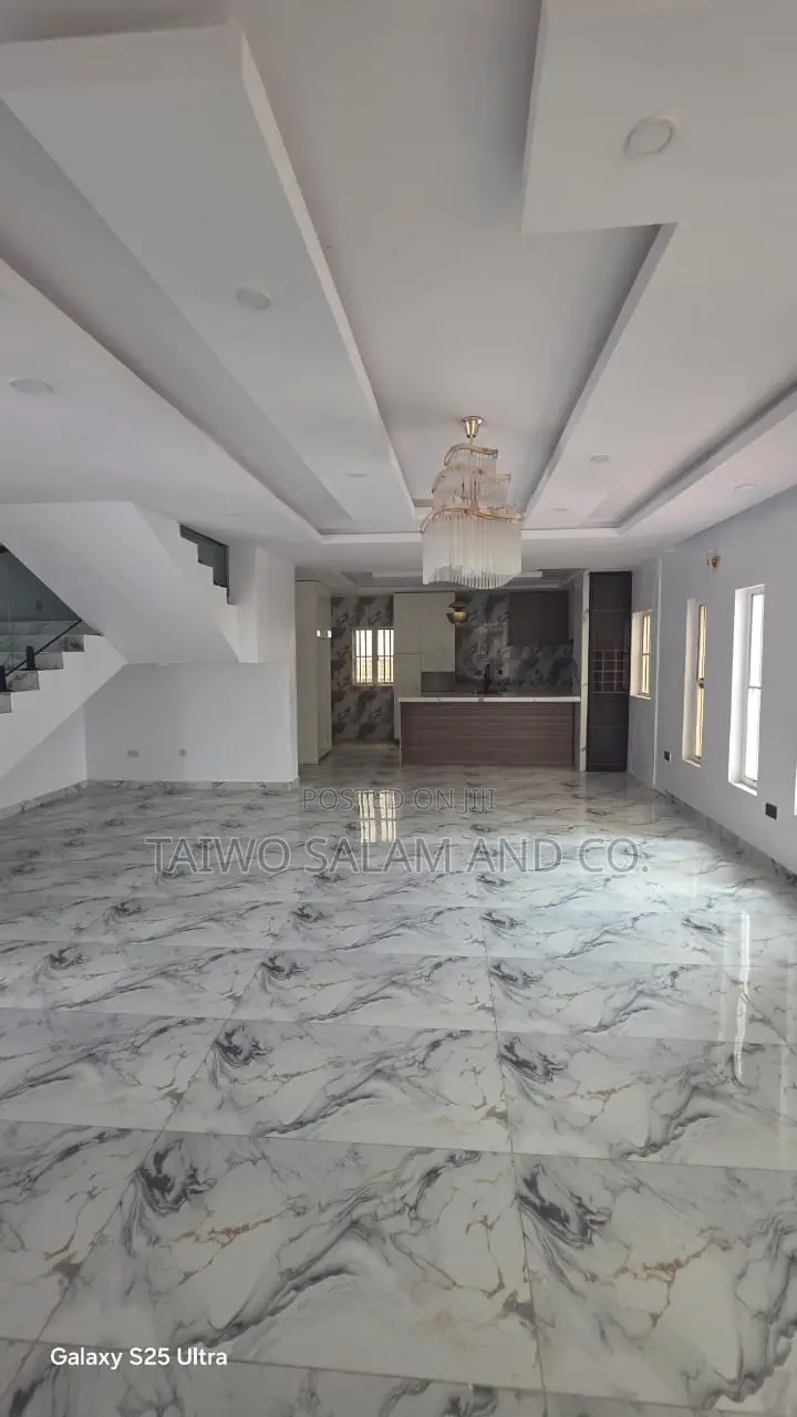 4bdrm Duplex in Akobo for sale in Akobo