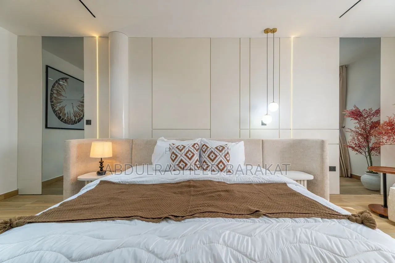 Luxury 4bedroom Smart Home With Pool, Gym, Board Games and Ps5 in Banana Island