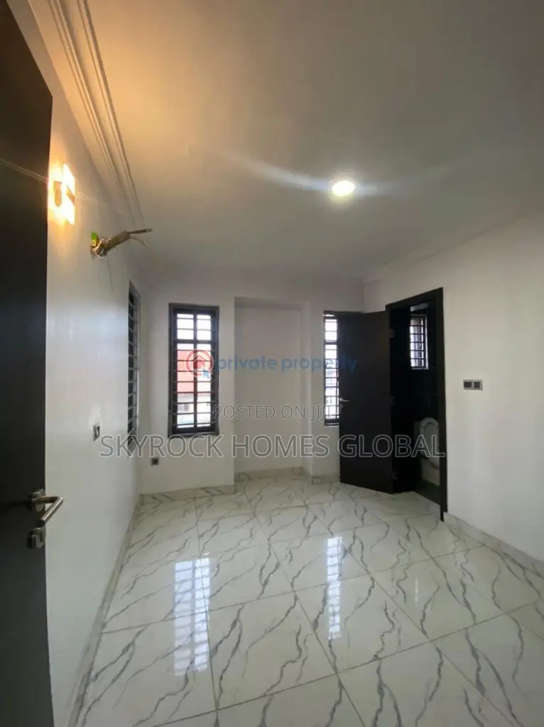 3bdrm Block of Flats in Igbo-efon for rent in Igbo-efon