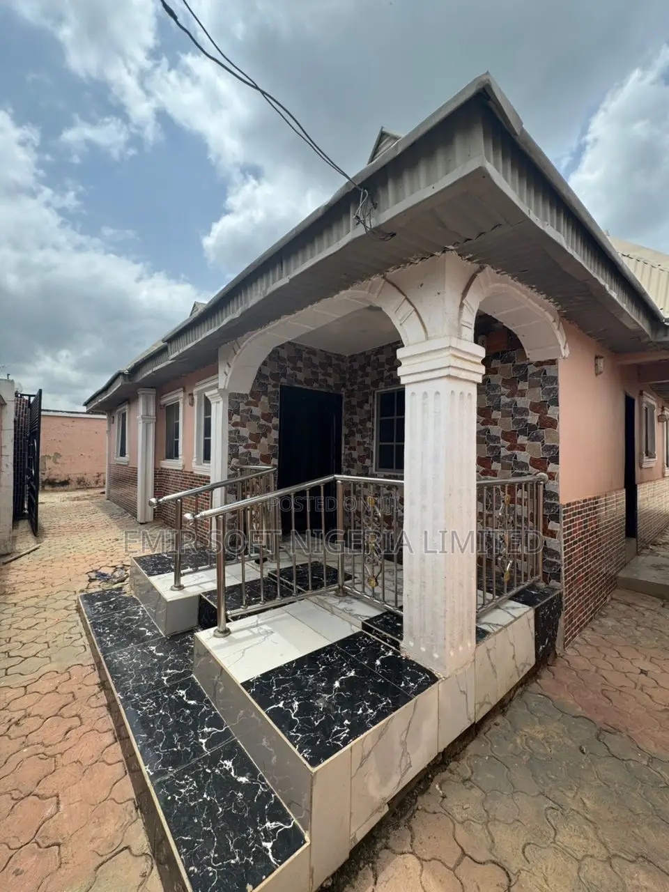 3bdrm Bungalow in Omi Adio for sale in Omi Adio