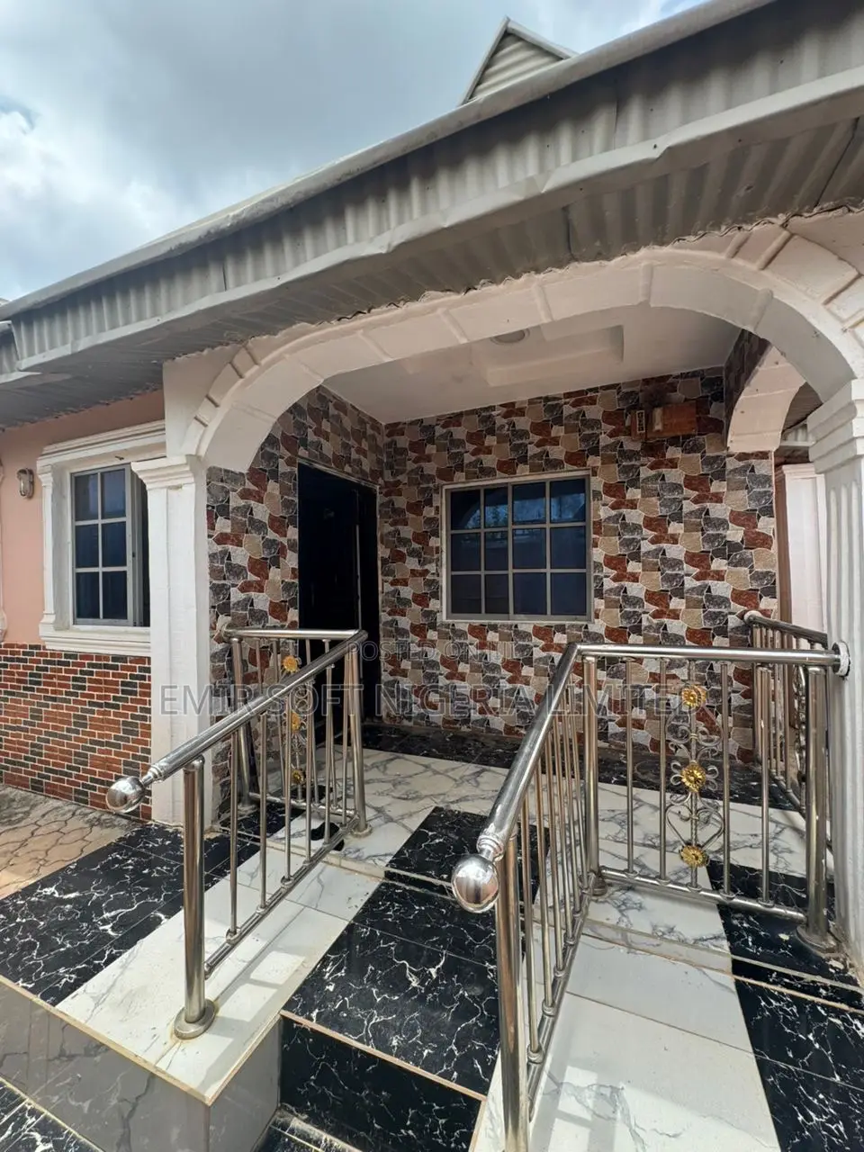 3bdrm Bungalow in Omi Adio for sale in Omi Adio