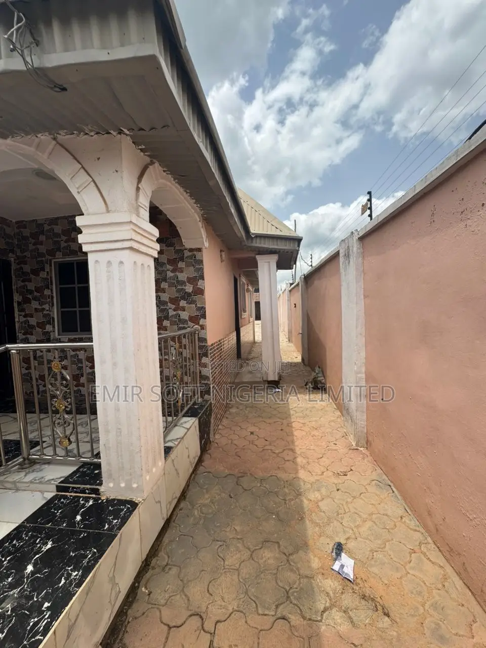 3bdrm Bungalow in Omi Adio for sale in Omi Adio