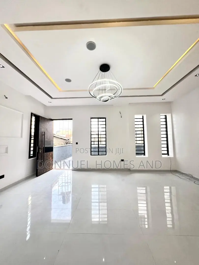 4bdrm Duplex in Lekki Expressway for sale in Lekki Expressway