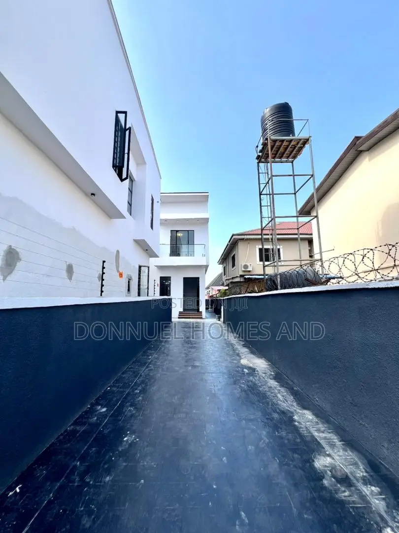 4bdrm Duplex in Lekki Expressway for sale in Lekki Expressway