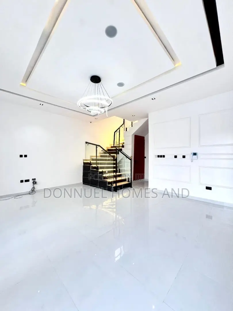 4bdrm Duplex in Lekki Expressway for sale in Lekki Expressway