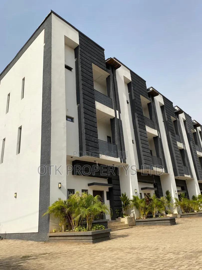 5bdrm Duplex in Life Camp for sale in Life Camp