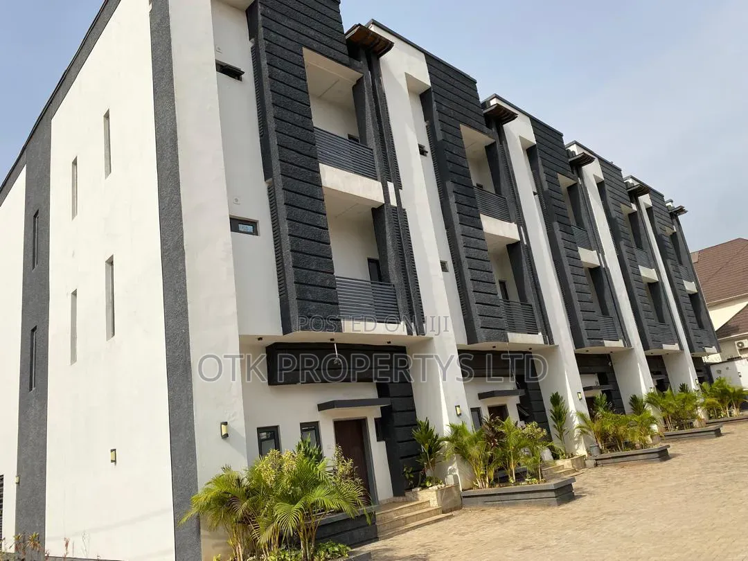 5bdrm Duplex in Life Camp for sale in Life Camp