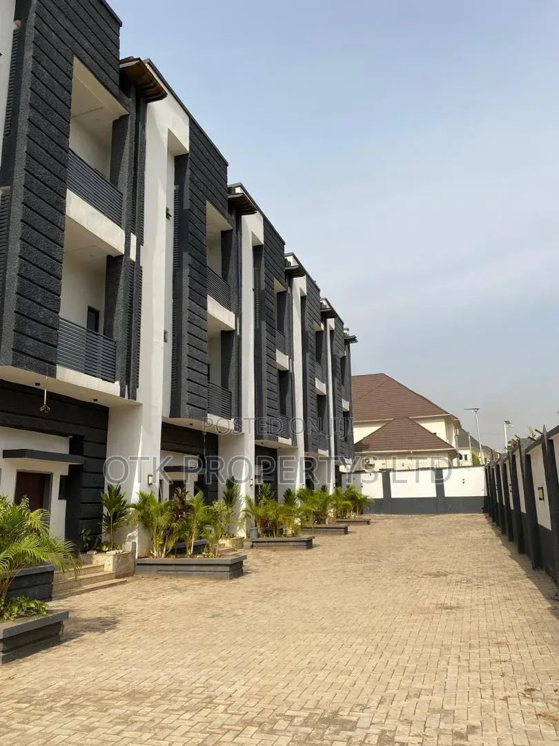 5bdrm Duplex in Life Camp for sale in Life Camp