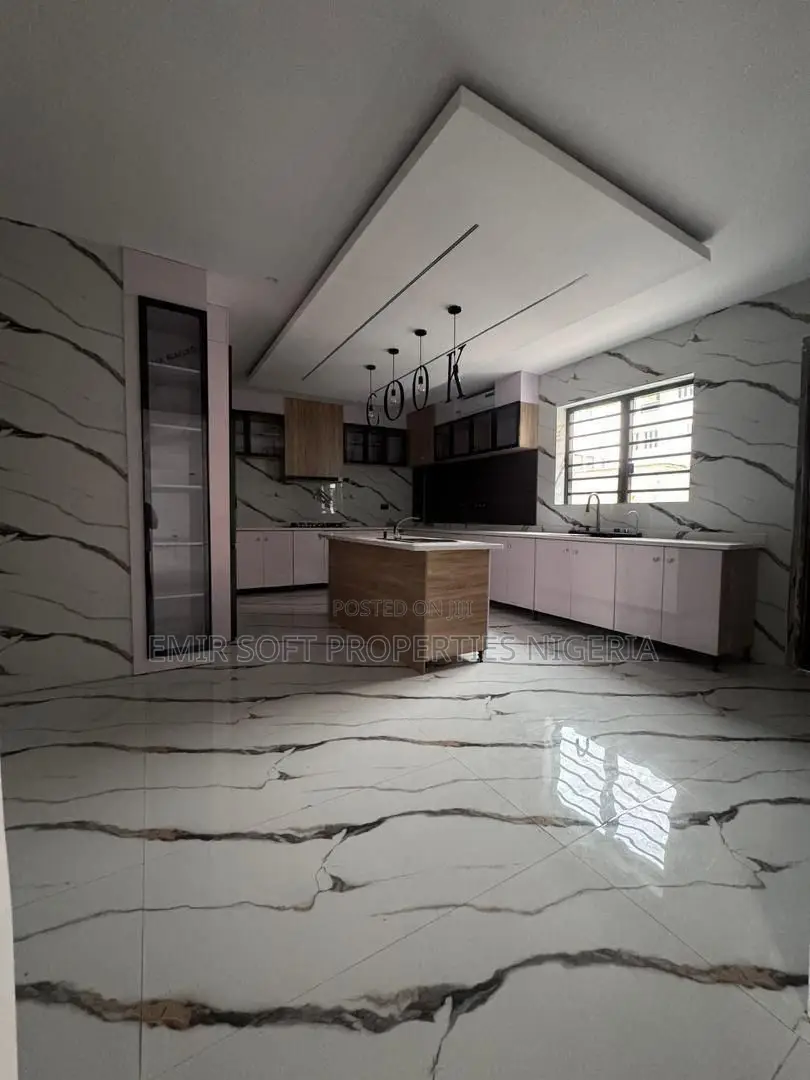 5bdrm Duplex in Engr. Lere Adigun, Basorun for sale in Basorun