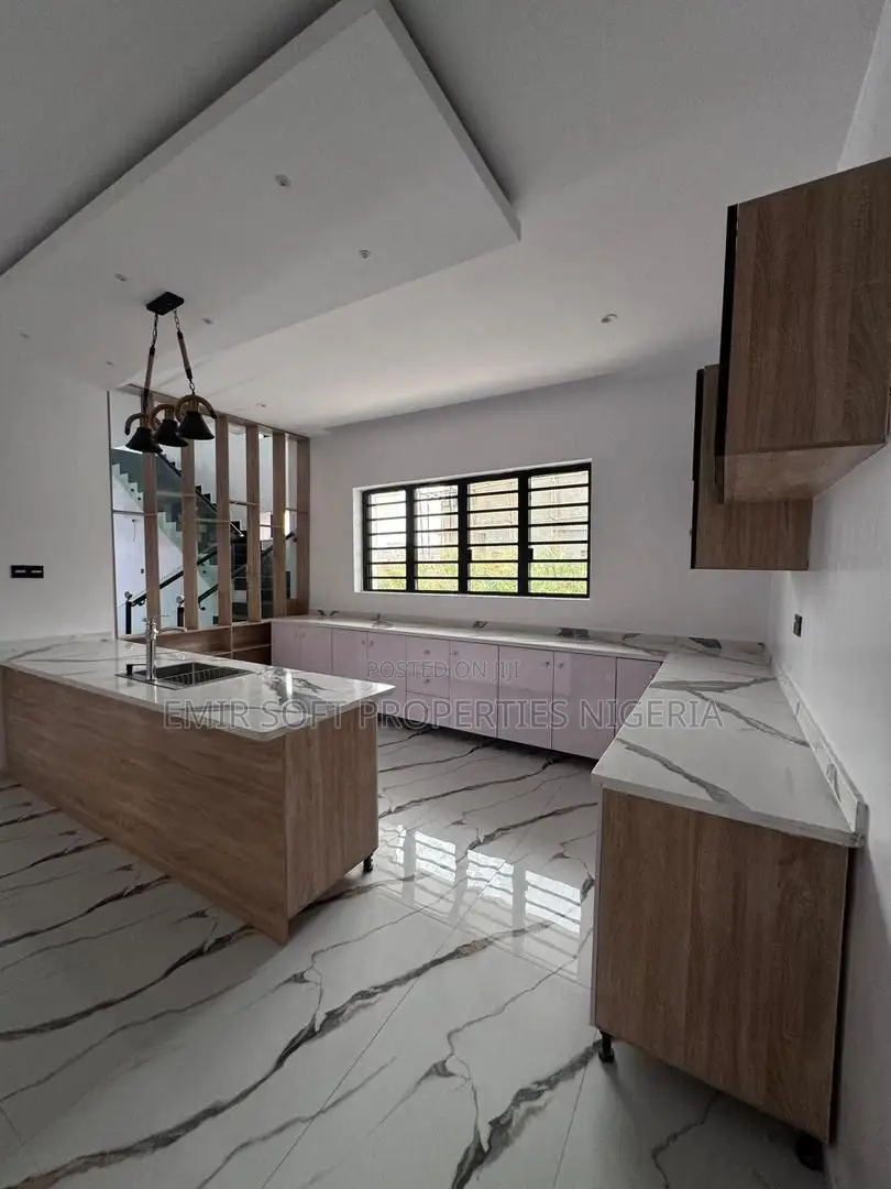 5bdrm Duplex in Engr. Lere Adigun, Basorun for sale in Basorun