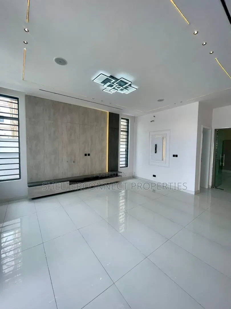 4bdrm Duplex in Ikota for sale in Ikota