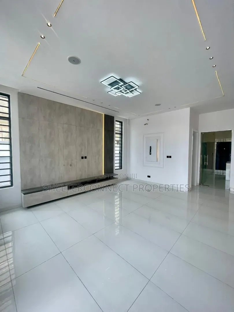 4bdrm Duplex in Ikota for sale in Ikota