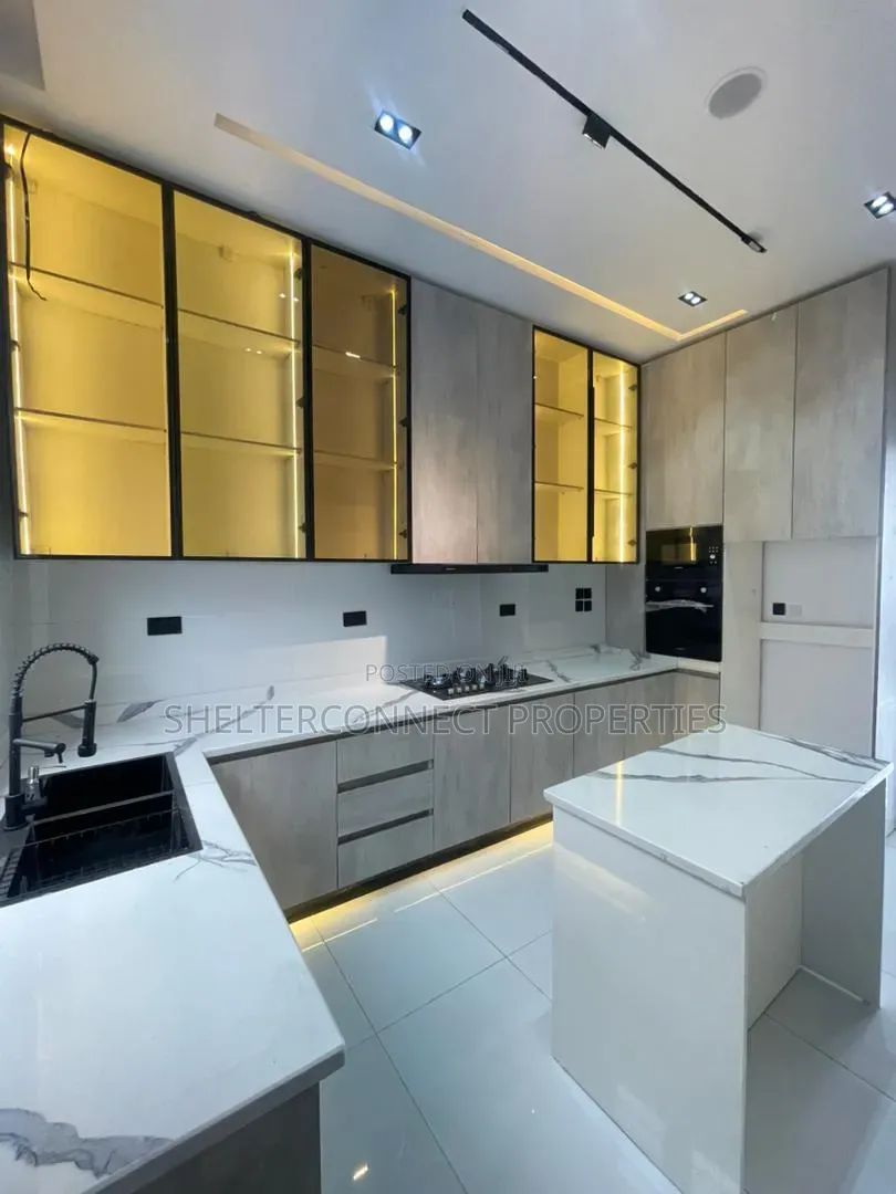 4bdrm Duplex in Ikota for sale in Ikota