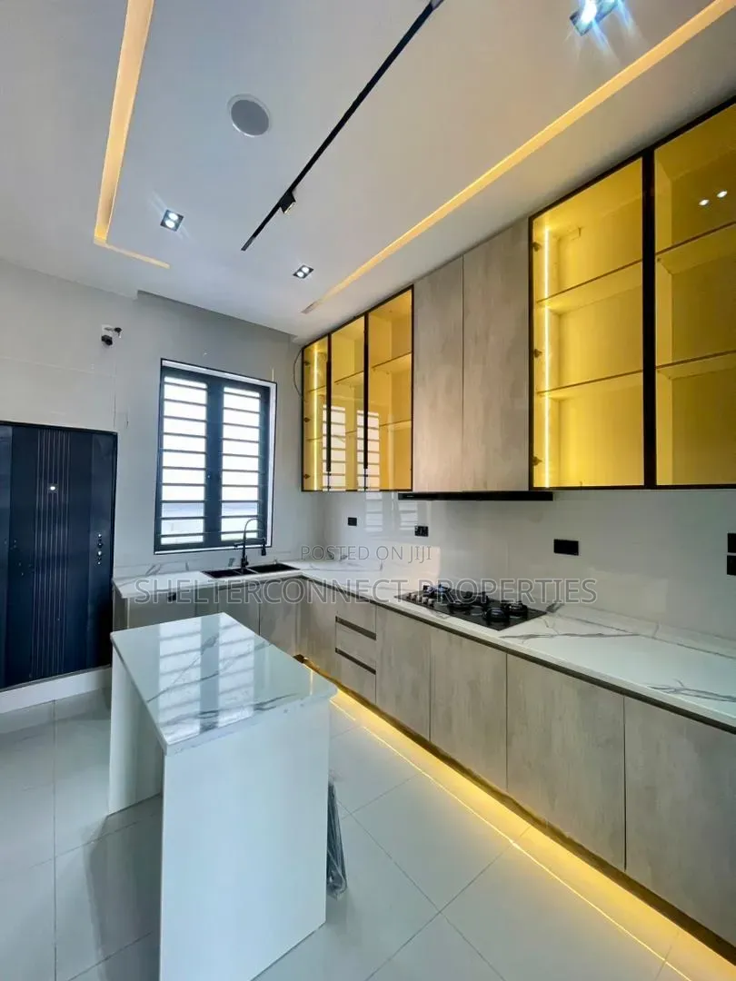 4bdrm Duplex in Ikota for sale in Ikota