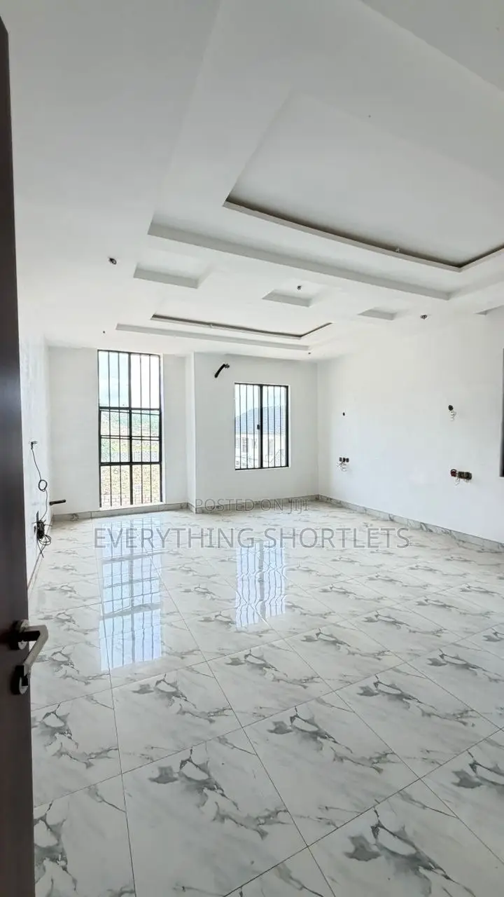 5bdrm Duplex in Apo Resettlement for sale in Apo Resettlement