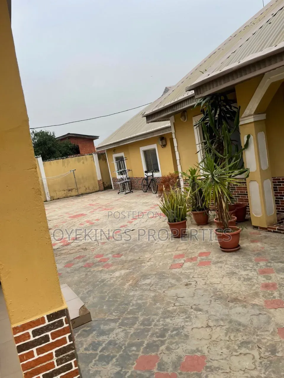 3bdrm Block of Flats in Sunshine Sch, Akala Express for sale in Akala Express