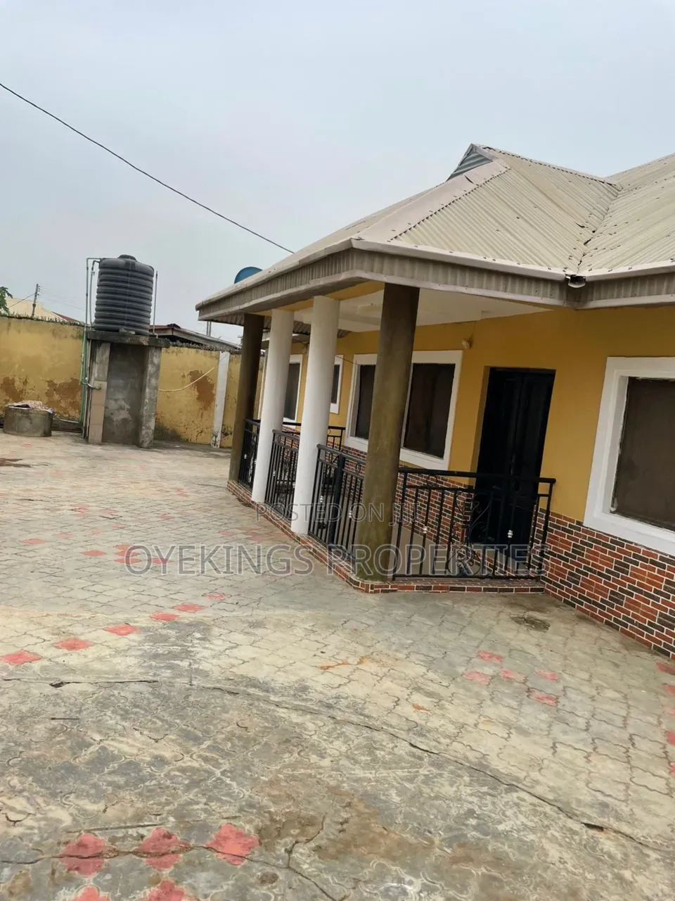 3bdrm Block of Flats in Sunshine Sch, Akala Express for sale in Akala Express