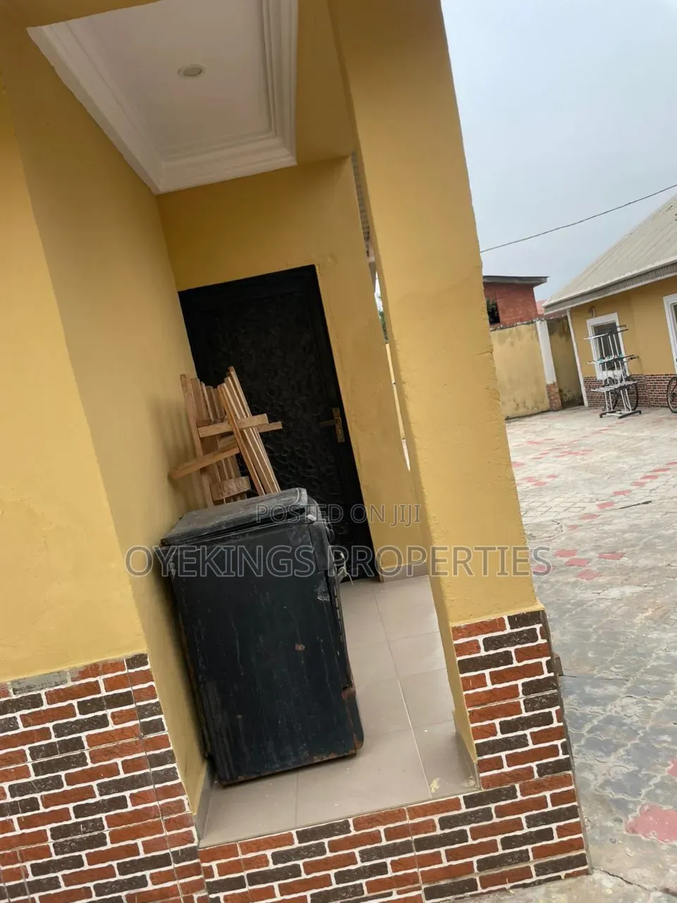 3bdrm Block of Flats in Sunshine Sch, Akala Express for sale in Akala Express