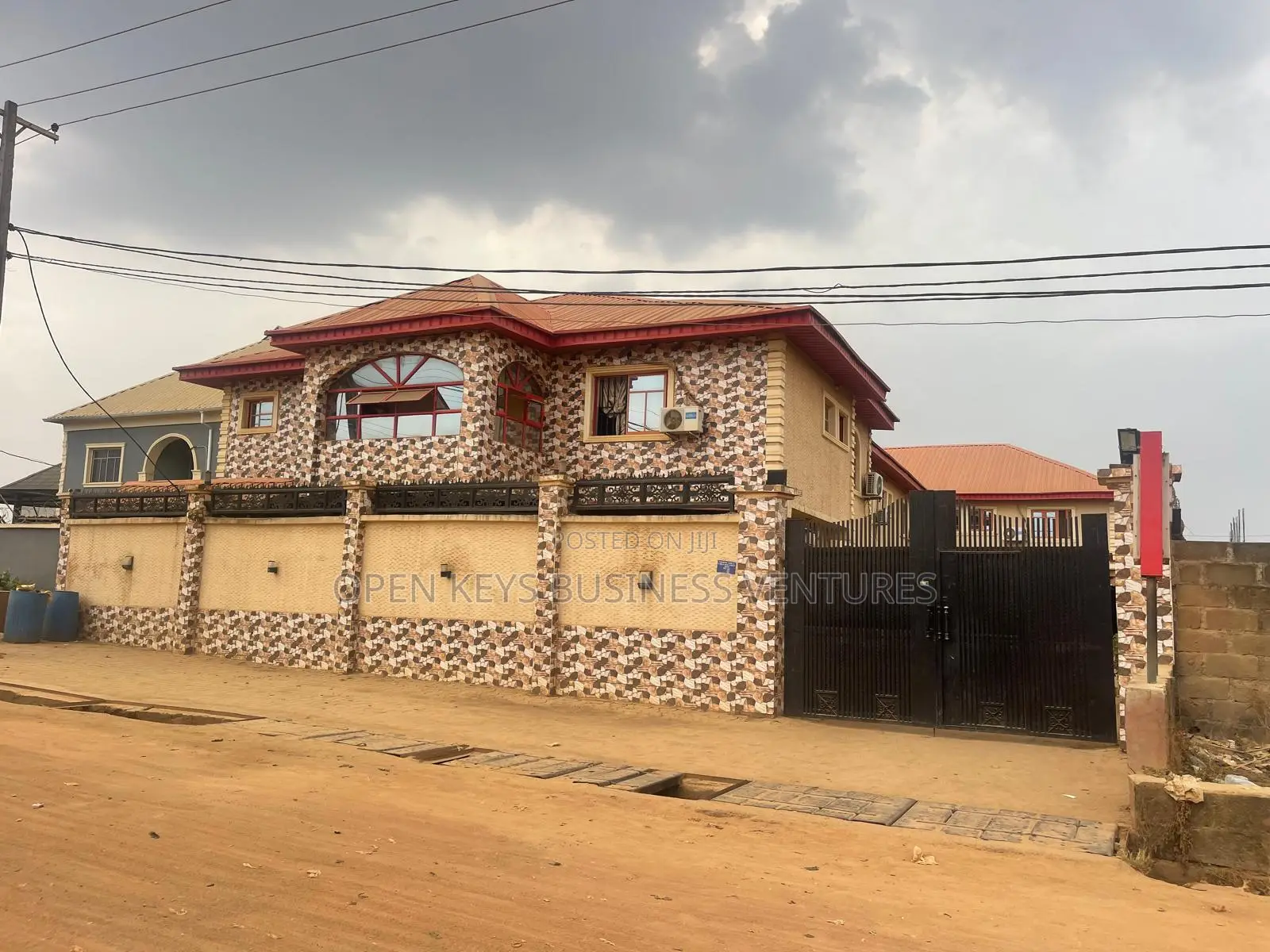 A Fully Functional Luxury Hotel in Iwo Road