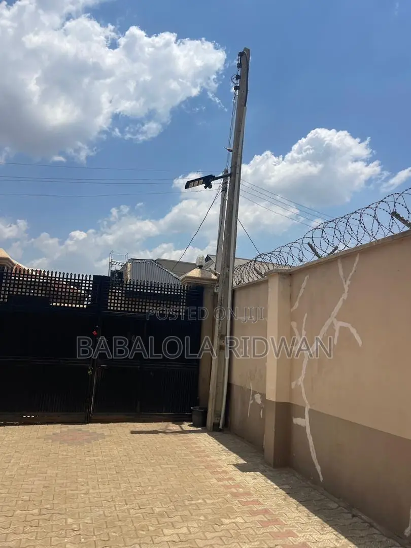3bdrm Block of Flats in Ateere Kasumu Road, Akala Express for rent in Akala Express