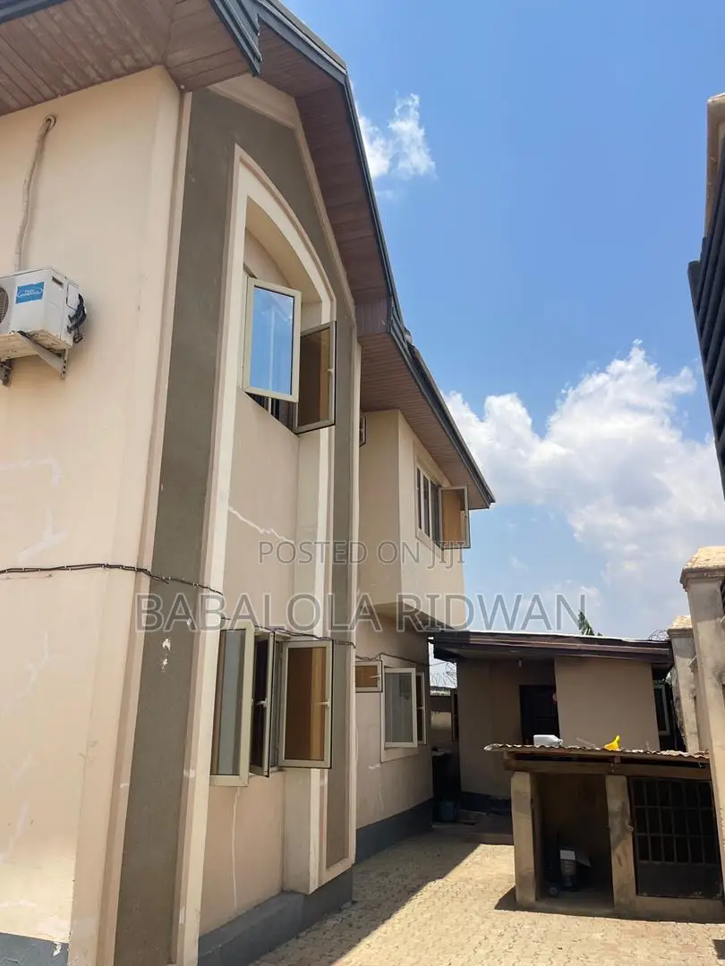 3bdrm Block of Flats in Ateere Kasumu Road, Akala Express for rent in Akala Express