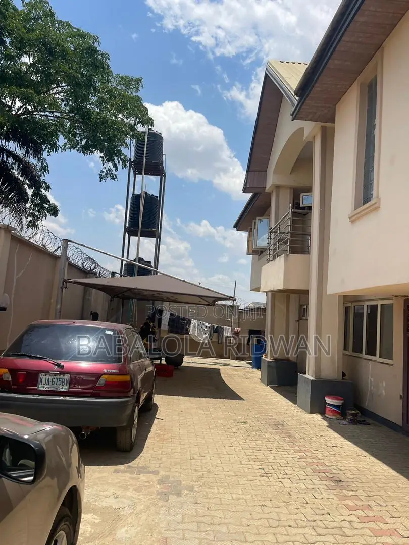 3bdrm Block of Flats in Ateere Kasumu Road, Akala Express for rent in Akala Express