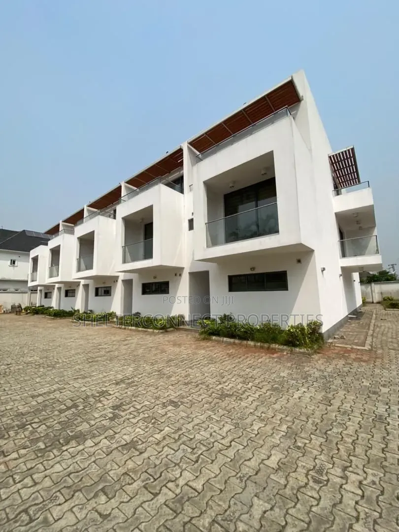 4bdrm Duplex in Chevron for rent in Chevron