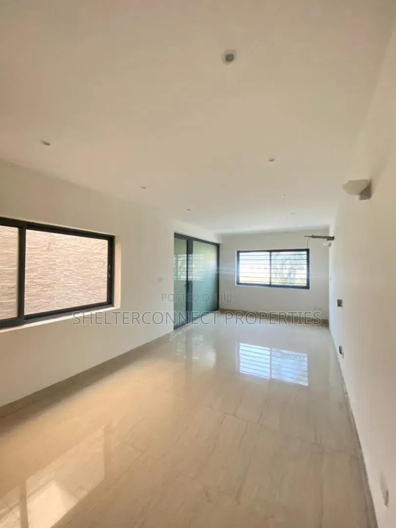 4bdrm Duplex in Chevron for rent in Chevron