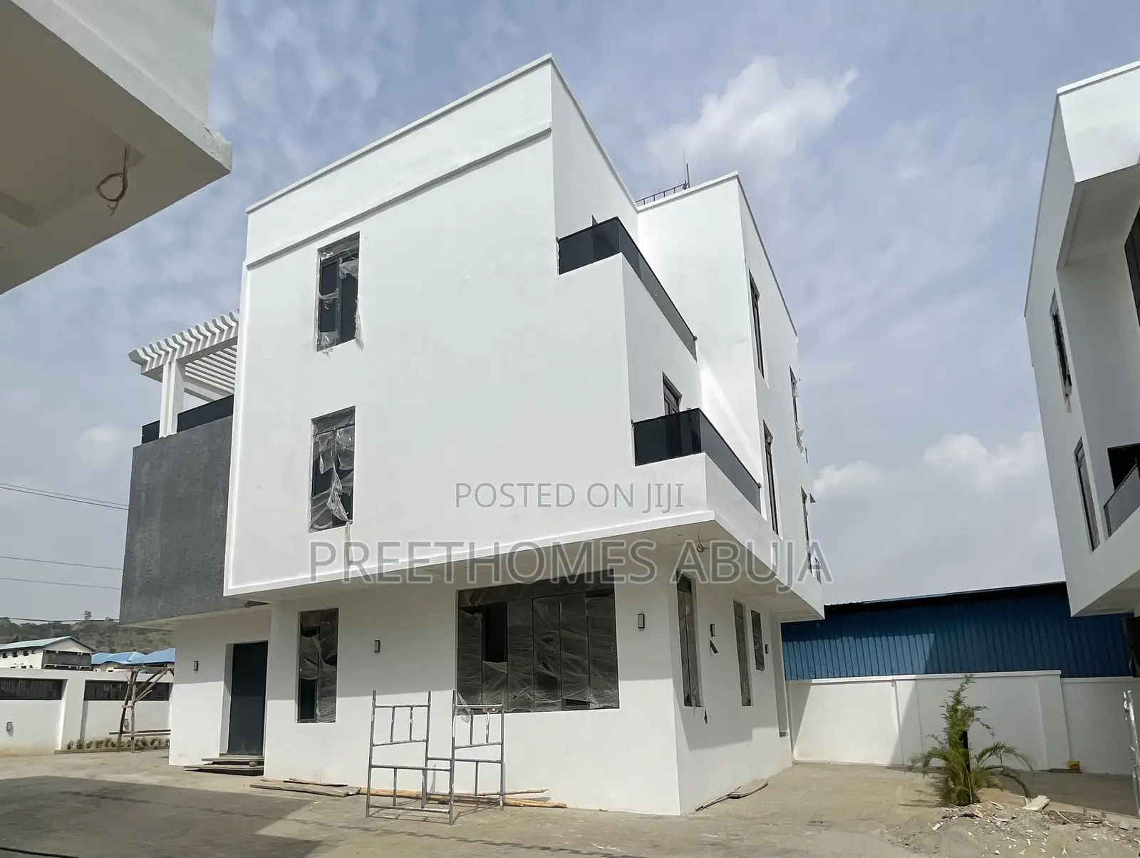 5bdrm Duplex in Life Camp for sale in Life Camp