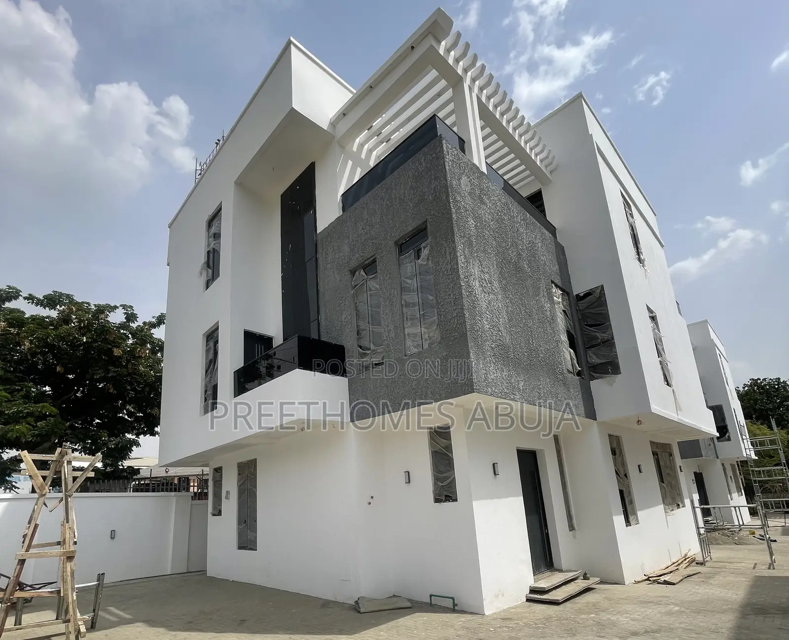 5bdrm Duplex in Life Camp for sale in Life Camp