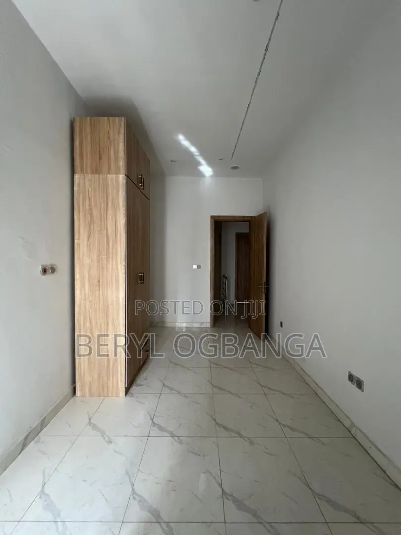 4bdrm Duplex in Ikota for rent in Ikota